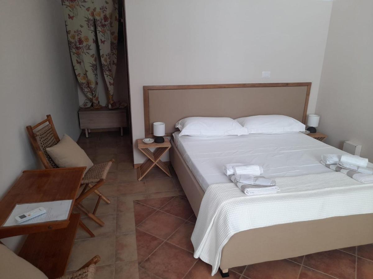 Cottage La Roccia Merine Dış mekan fotoğraf